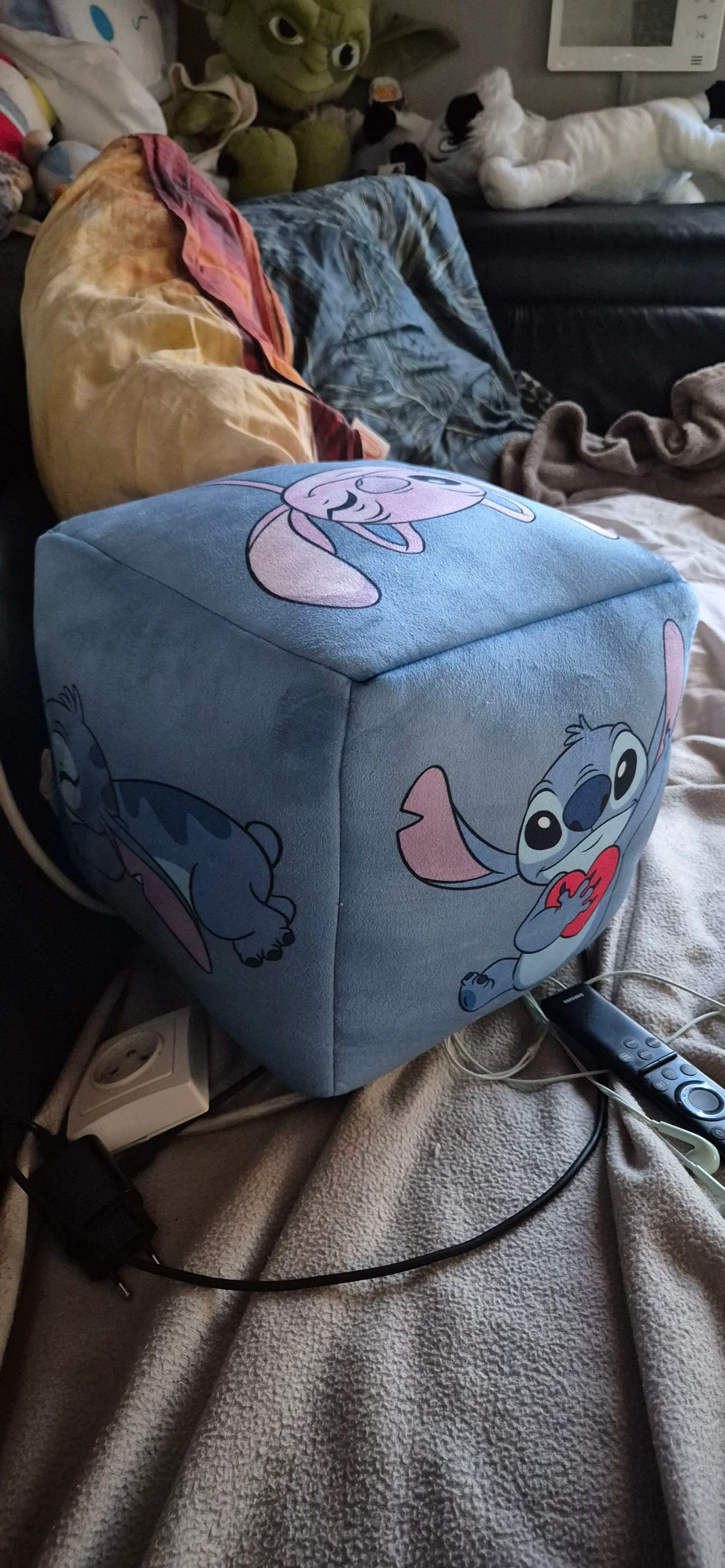 Superbe Cube Peluche Stitch et Angel Réversible - Officiel Disney